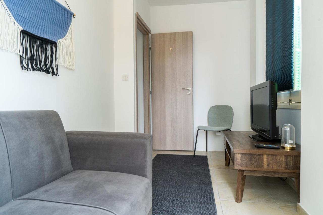 Private Room In Shared Flat ニコシア エクステリア 写真