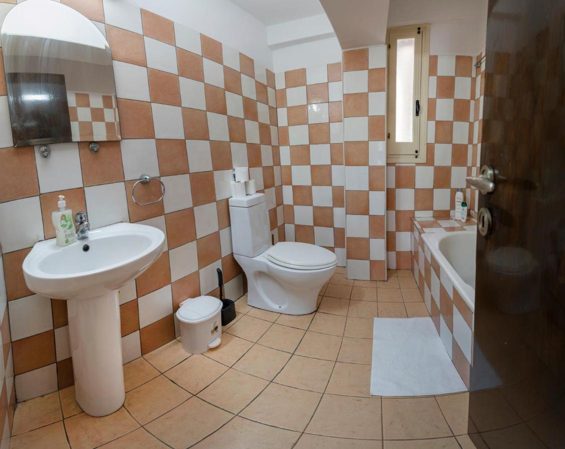 Private Room In Shared Flat ニコシア エクステリア 写真