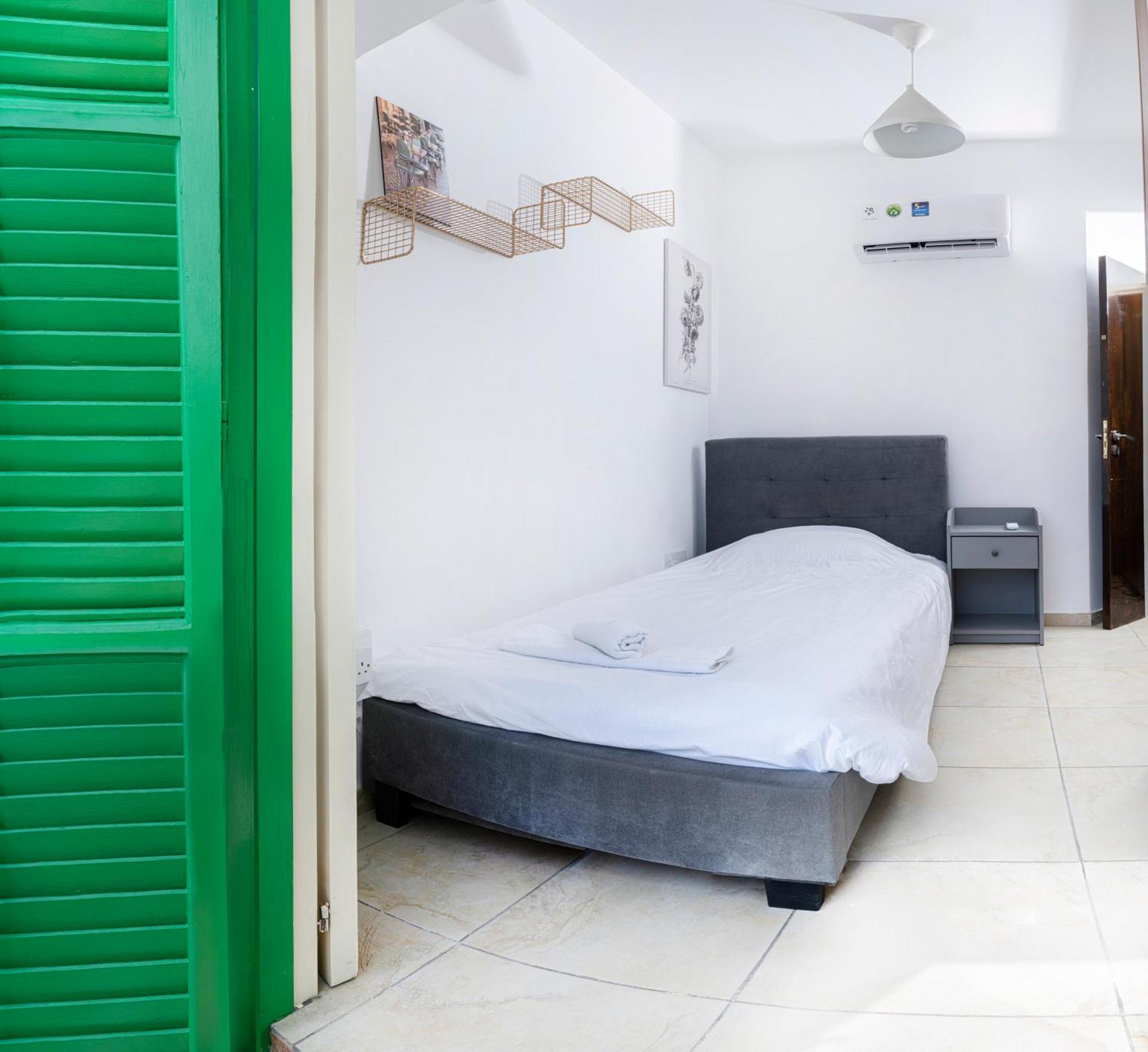 Private Room In Shared Flat ニコシア エクステリア 写真